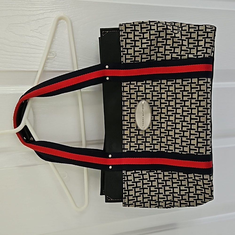 Tommy Hilfiger Classic Hand Bag!!!